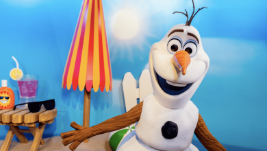 Olaf in front of a summer backdrop