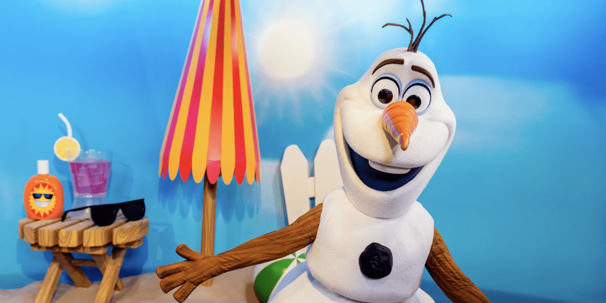 Olaf in front of a summer backdrop