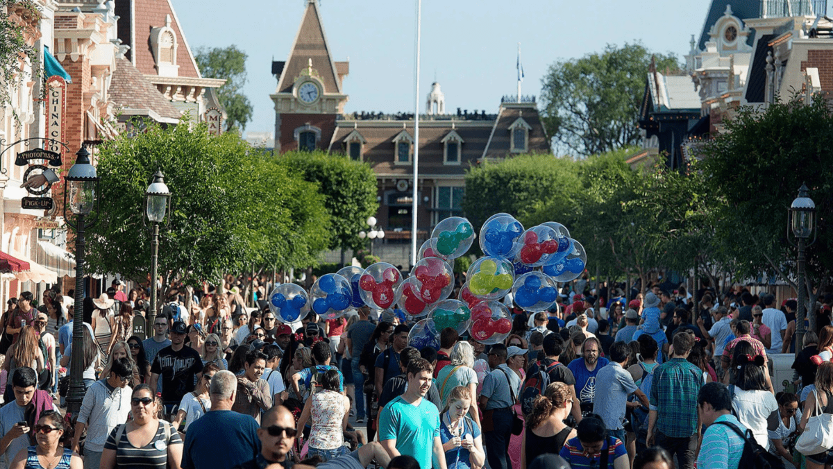 crowds disneyland