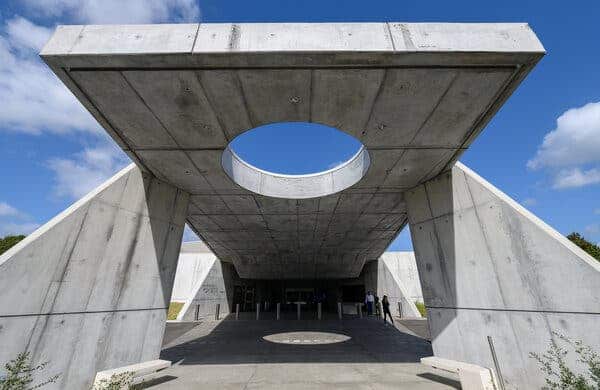 galactic starcrusier entrance