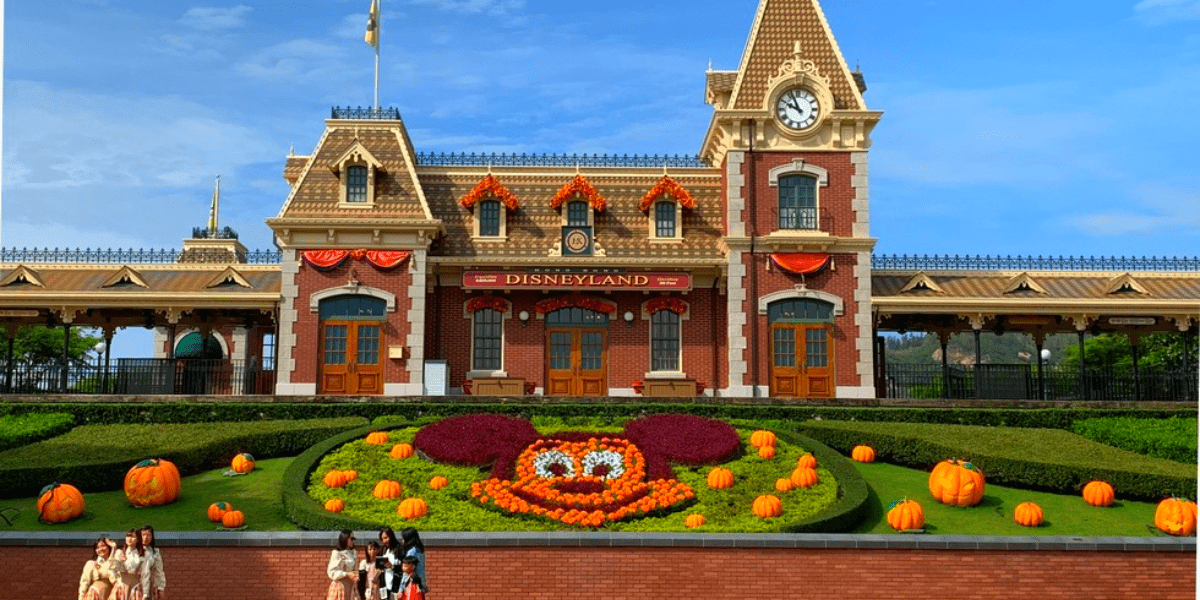 hong kong disneyland entrance
