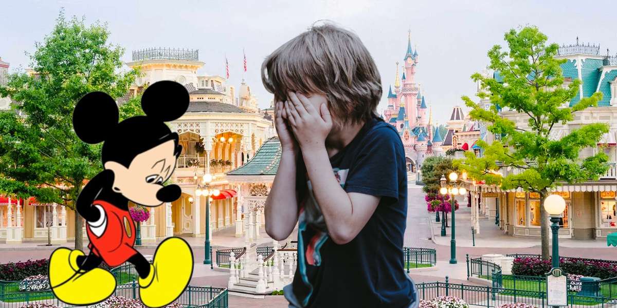 Disney Adult Steals Magical Moment From Child