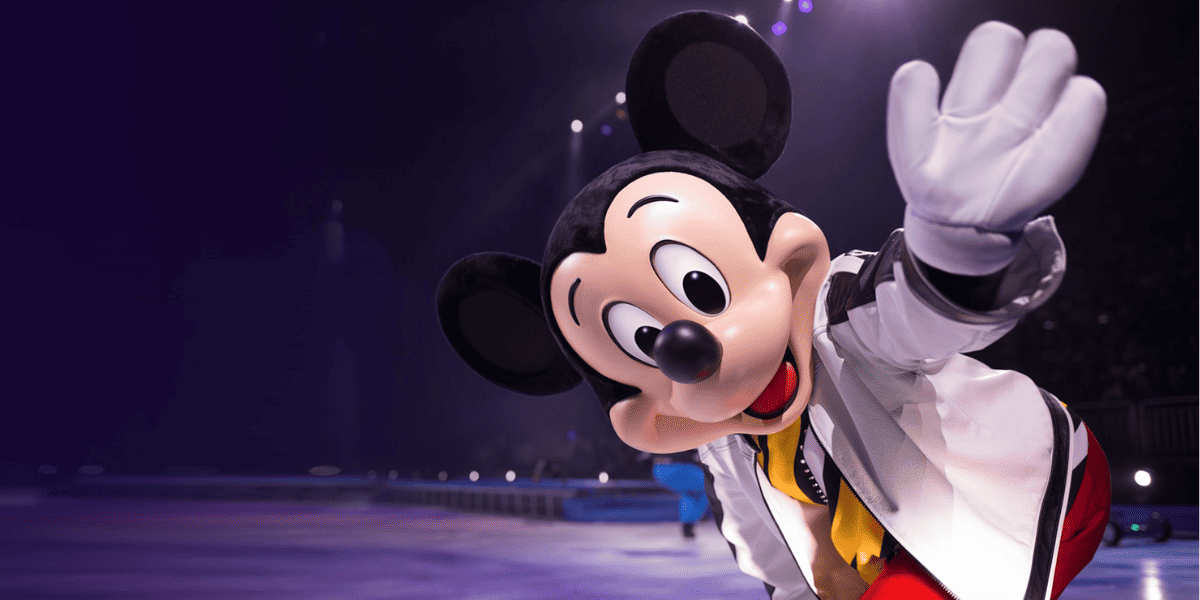 disney on ice mickey waving
