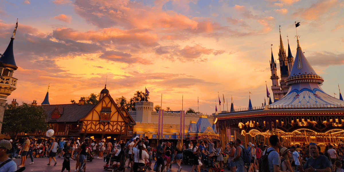 crowds at disney world