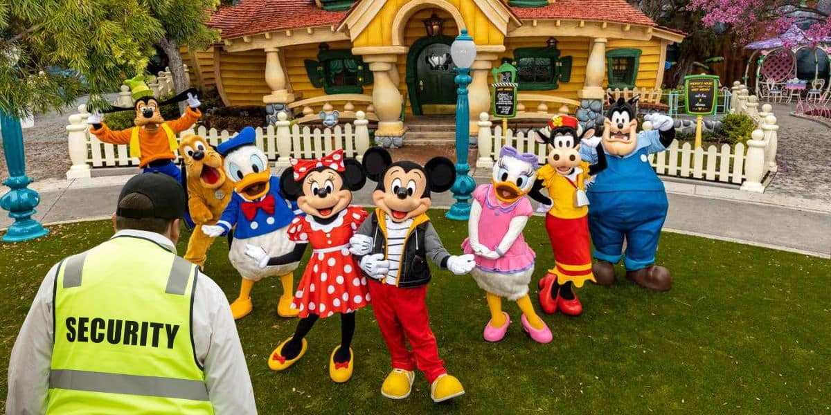 Reddit horrible Disneyland security experience