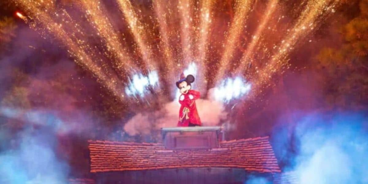 Mickey Disney Park Show