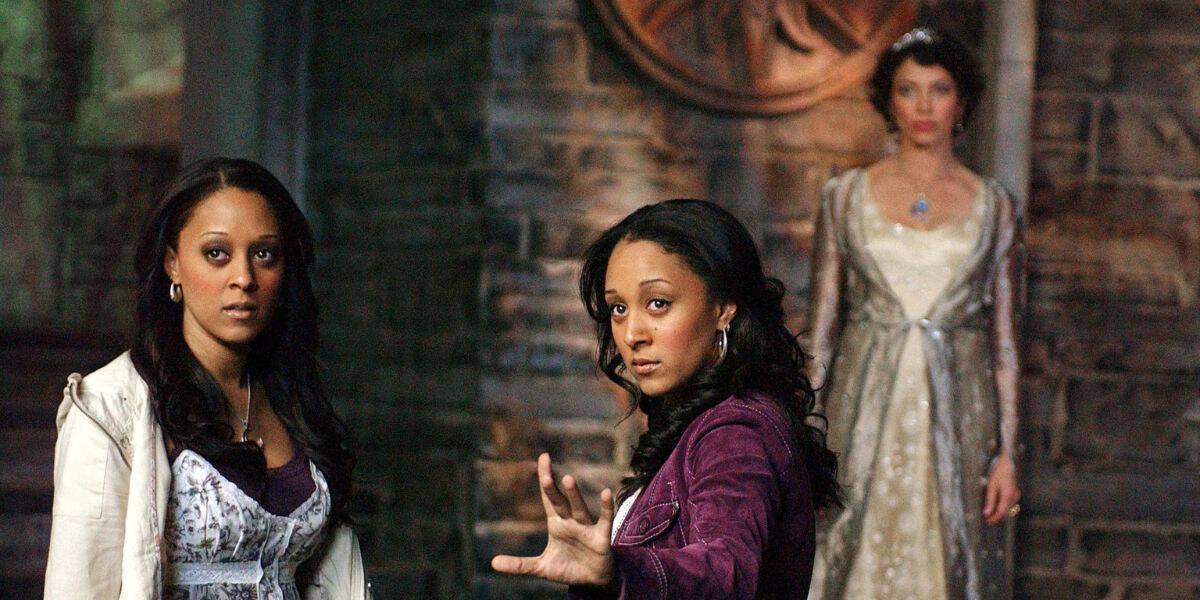 Tia Mowry and Tamera Mowry in Twitches 2