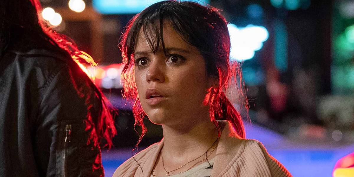 Jenna Ortega looking horrified with police lights in Scream VI