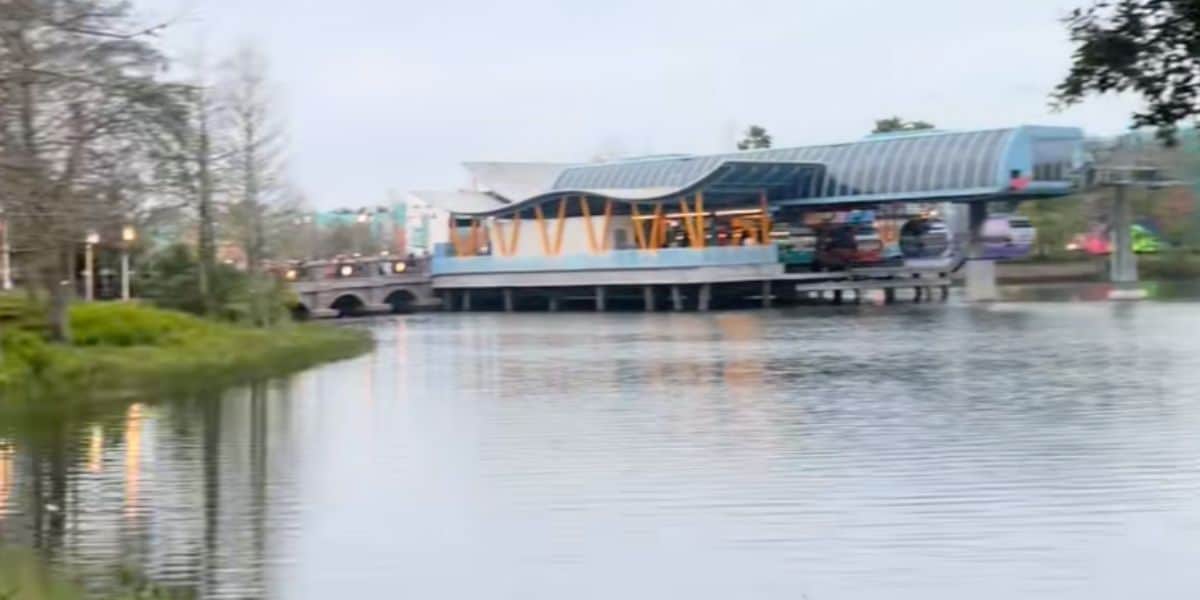 Crowds boarding the Walt Disney World Skyliner at Disney's Pop Century Resort.