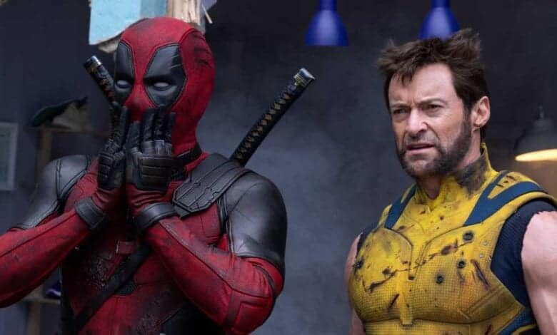 Ryan Reynolds as Deadpool (L) and Hugh Jackman as Wolverine (R)