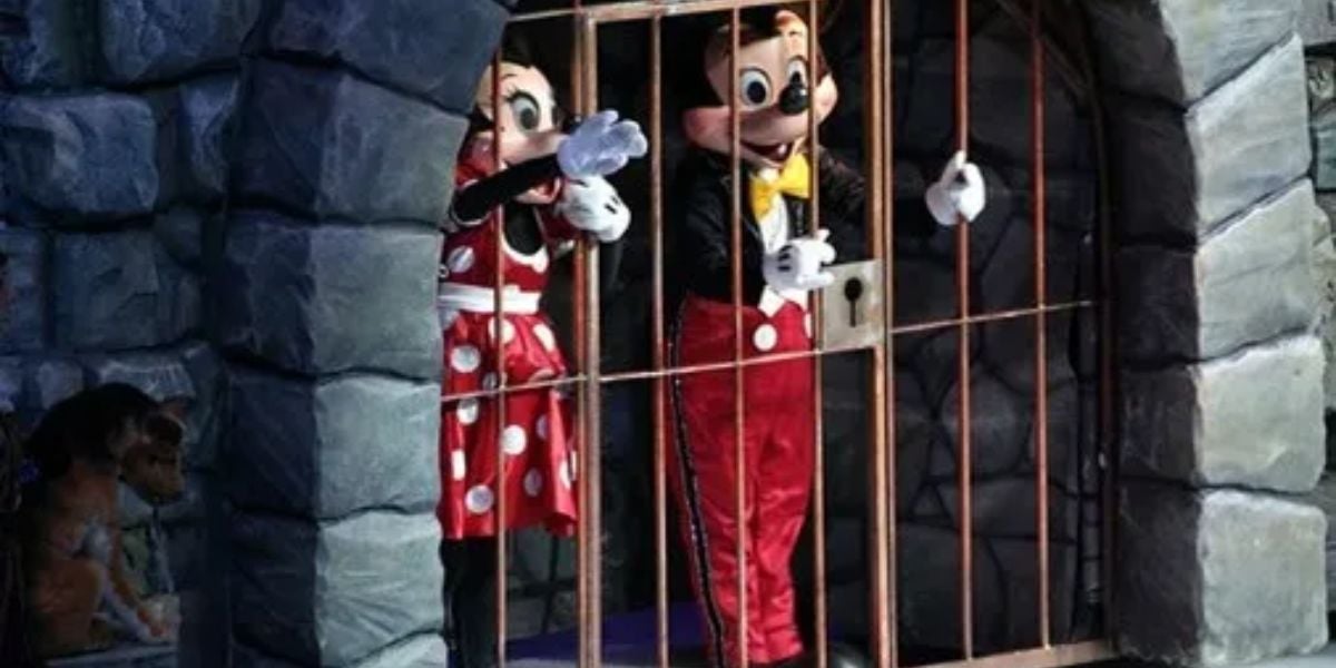 Mickey and Minnie Mouse in jail during a Disney on Ice show.