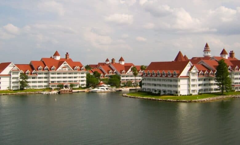 The exterior of Disney's Grand Floridian Resort & Spa in front of Seven Seas Lagoon