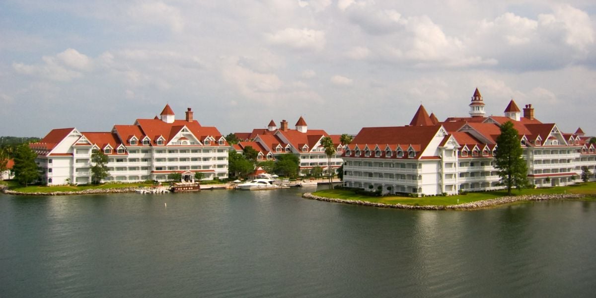 The exterior of Disney's Grand Floridian Resort & Spa in front of Seven Seas Lagoon