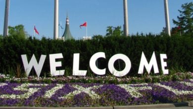 A 'welcome' sign and topiary at Six Flags Great America