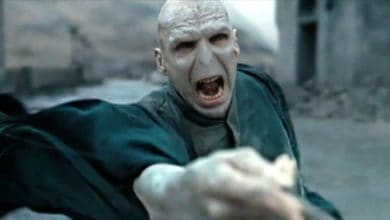 Voldemort aiming his wand in 'Deathly Hallows Part 2'