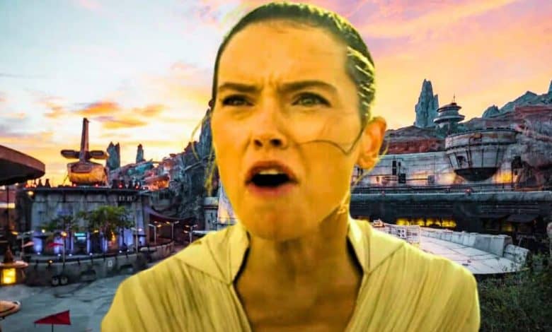 Rey (Daisy Ridley) screaming "Chewie!" in 'The Rise of Skywalker", with a picture of Galaxy's Edge in the background