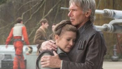 Leia and Han Solo hugging in 'The Force Awakens'