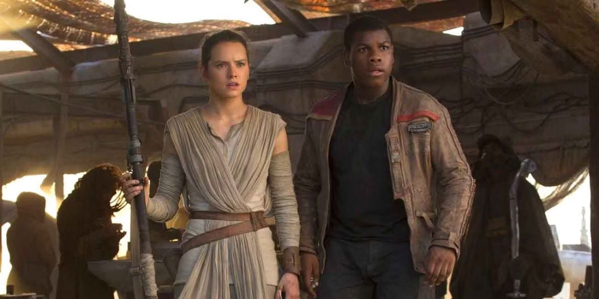 Rey and Finn in front of ship