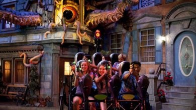 Entrance to MEN IN BLACK Alien Attack at Universal Studios Florida, showing the attraction's exterior and signage.