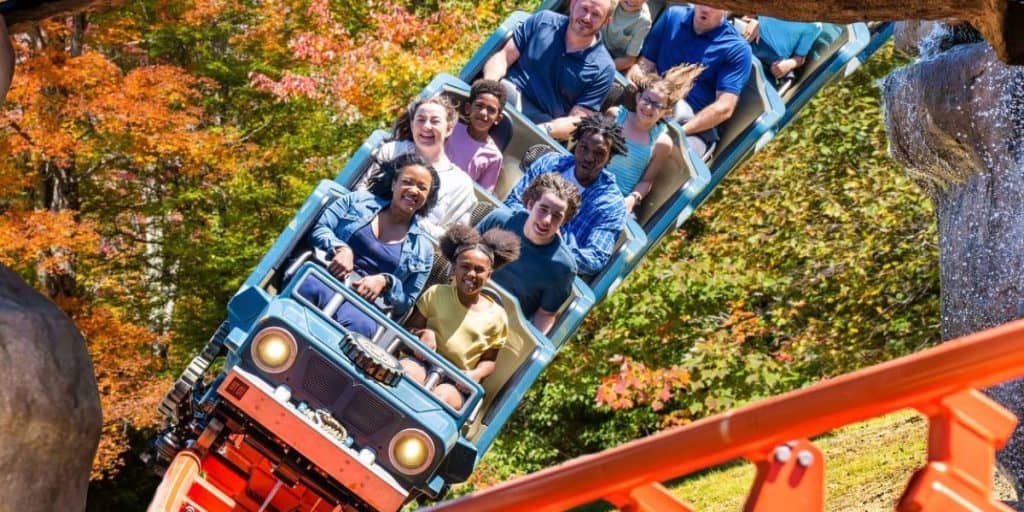 Dollywood Cuts All Operations Early Theme Park To Soon Be Closed dollywood-cuts-all-operations-early-theme-park-to-soon-be-closed