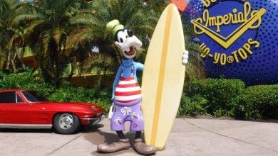 A Goofy statue at Disney's Pop Century Resort.