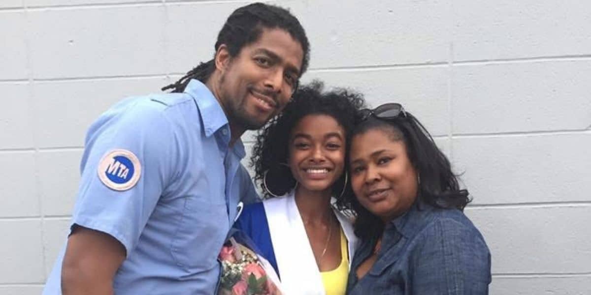 Imani Dia Smith and her parents in a graduation photo.