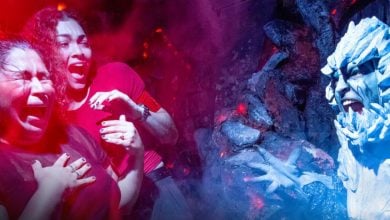 Universal guests screaming at HHN scare actor