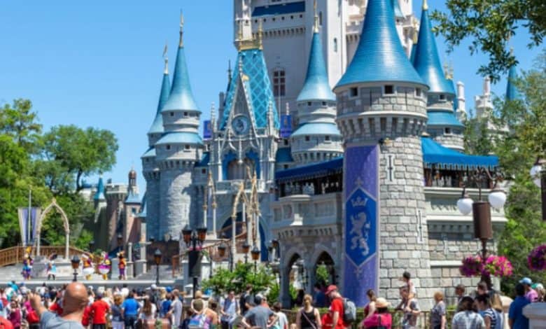 Magic Kingdom crowds at Cinderella Castle