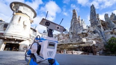 roaming droid popcorn bucket at disney's galaxy's edge