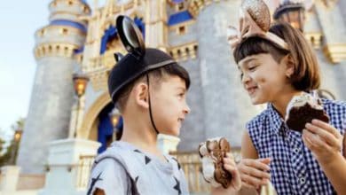 kids wearing mickey ears in disney world