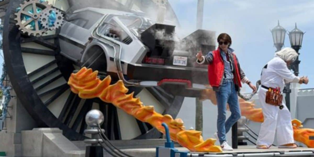back to the future float in universal's movie parade