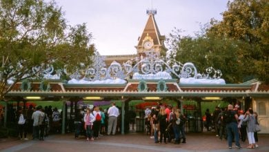 Guests at the entrance gates to Disneyland Park.