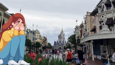 A tearful cartoon girl sits on the edge of Main Street, U.S.A., with Cinderella Castle in the background, capturing an emotional moment amid the lively and magical atmosphere of Walt Disney World.