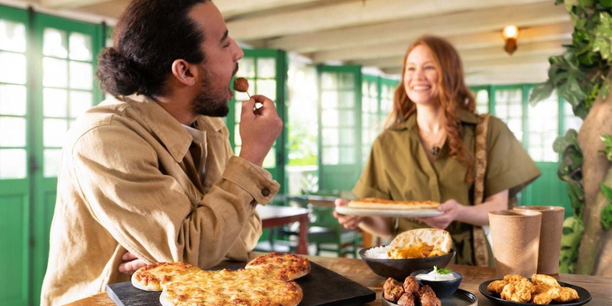 Guests eating at Colonel Hathi's