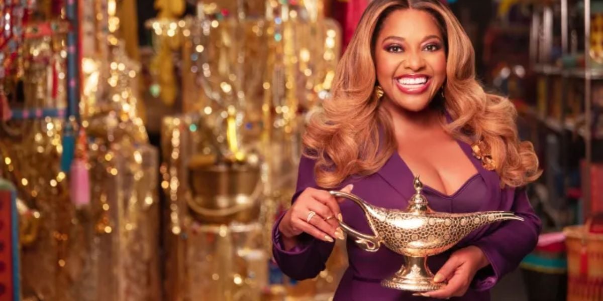 Sherri Shepherd holds the iconic Genie lamp